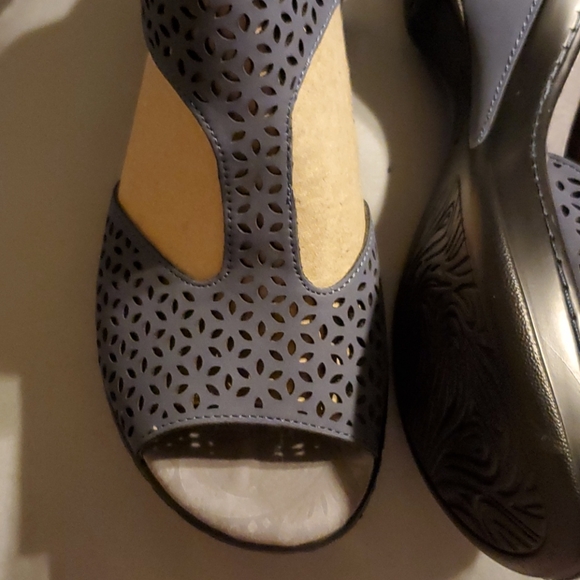 JBU blue sandals with velcro closure - Picture 6 of 6